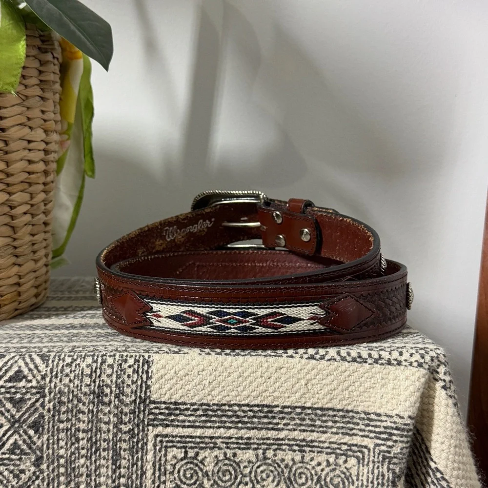 Wrangler Brown Leather Western Embroidered Belt Tooled Silver Tone Metal Buckle